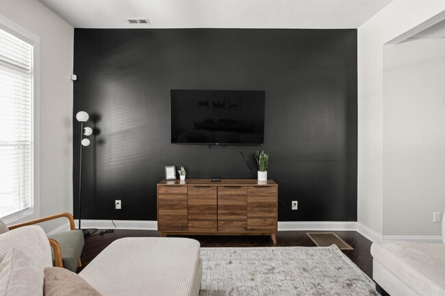Building Photo - 341 Parkway Ave Unit ID1303777P Rental