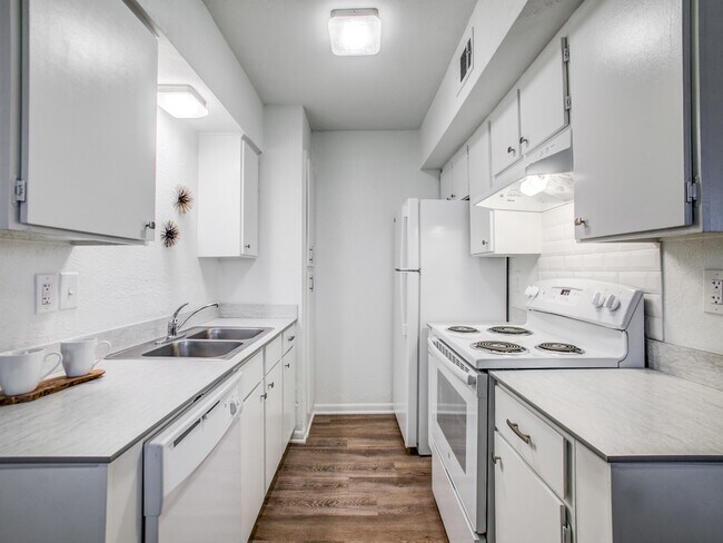 Photo - Avaya Garland