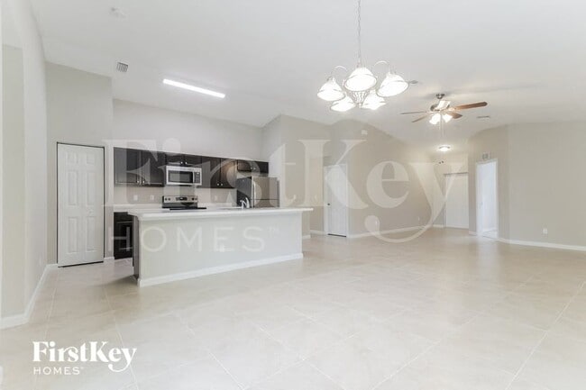 Photo - 150 Breakwater St SE