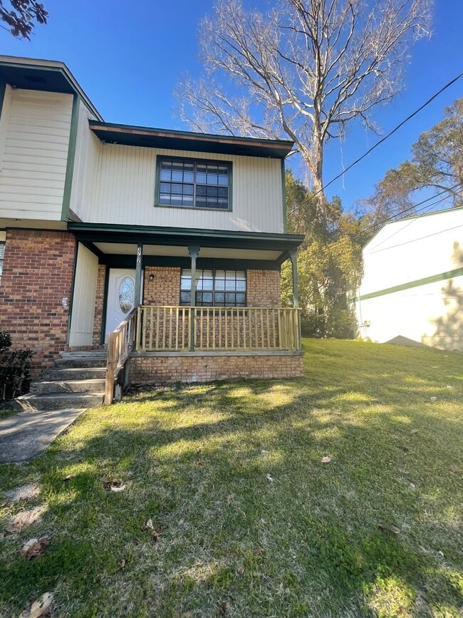 Spacious 2-Story End-Unit Townhome in Prim... - Spacious 2-Story End-Unit Townhome in Prim...