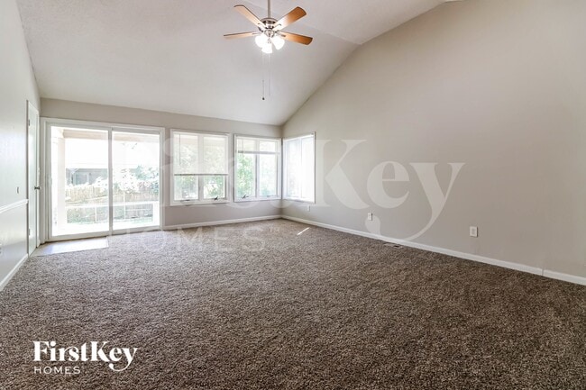 Photo - 607 NE Short St