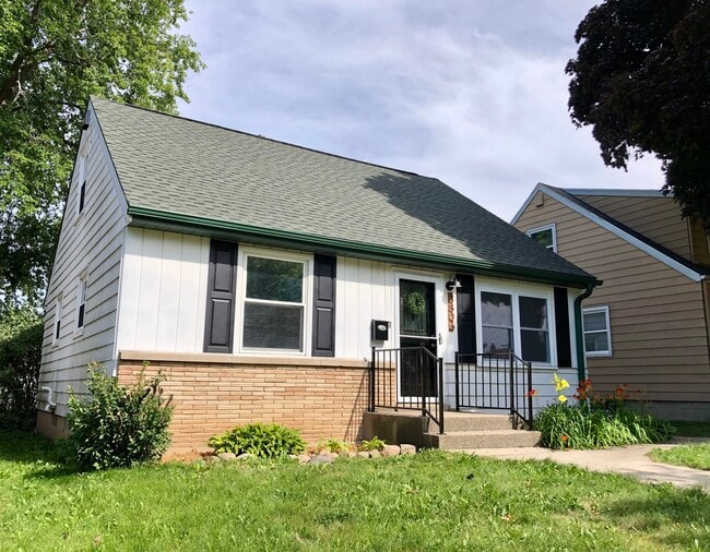 Photo - 3806 N 98th St
