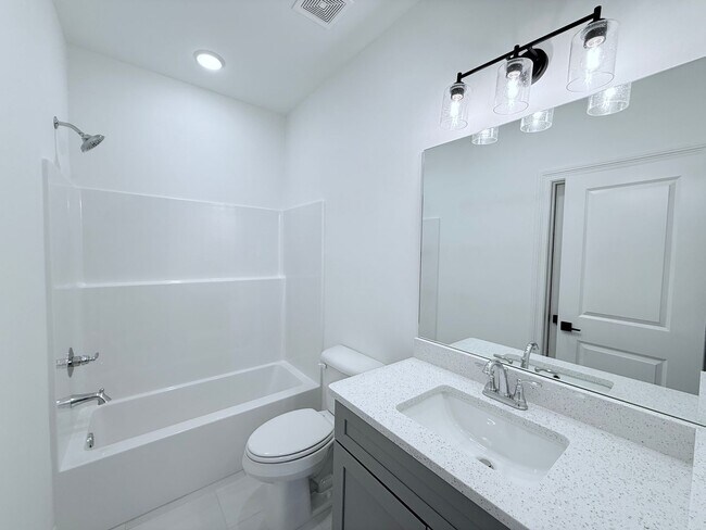 Photo - 610 Cottage Grv Cir