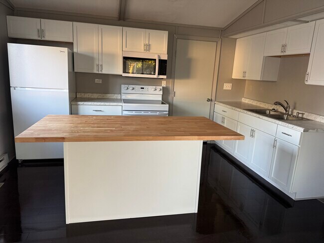 Building Photo - 502 E Emmons St Unit 502 E Emmons St