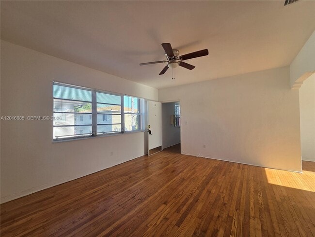 Photo - 781 SW 11th St Unidad 3