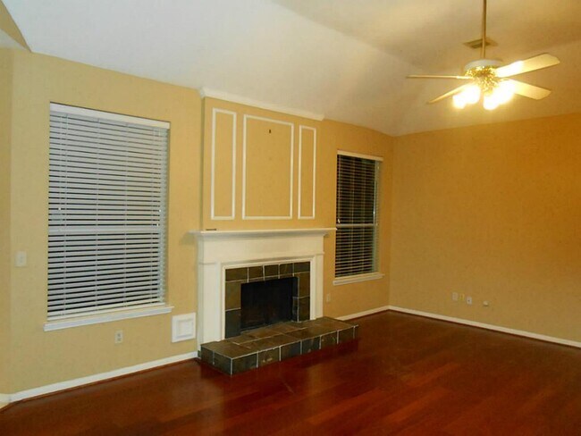 Photo - 6 Windfern Pl