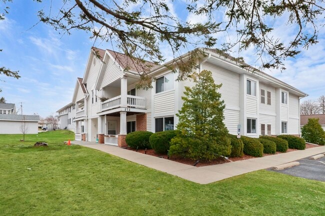 272 W Main St, Cambridge, WI 53523