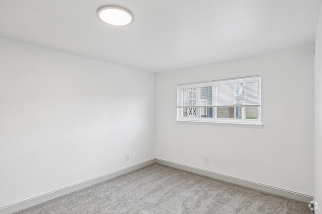 Platinum - 2BR - 2BR, 2BA - 950SF - Bedroom