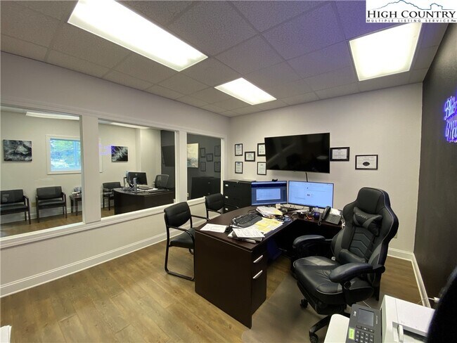 Photo - 875 Mt Jefferson Rd