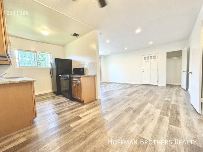 Building Photo - 1320 Ridgeley Dr Unit 7