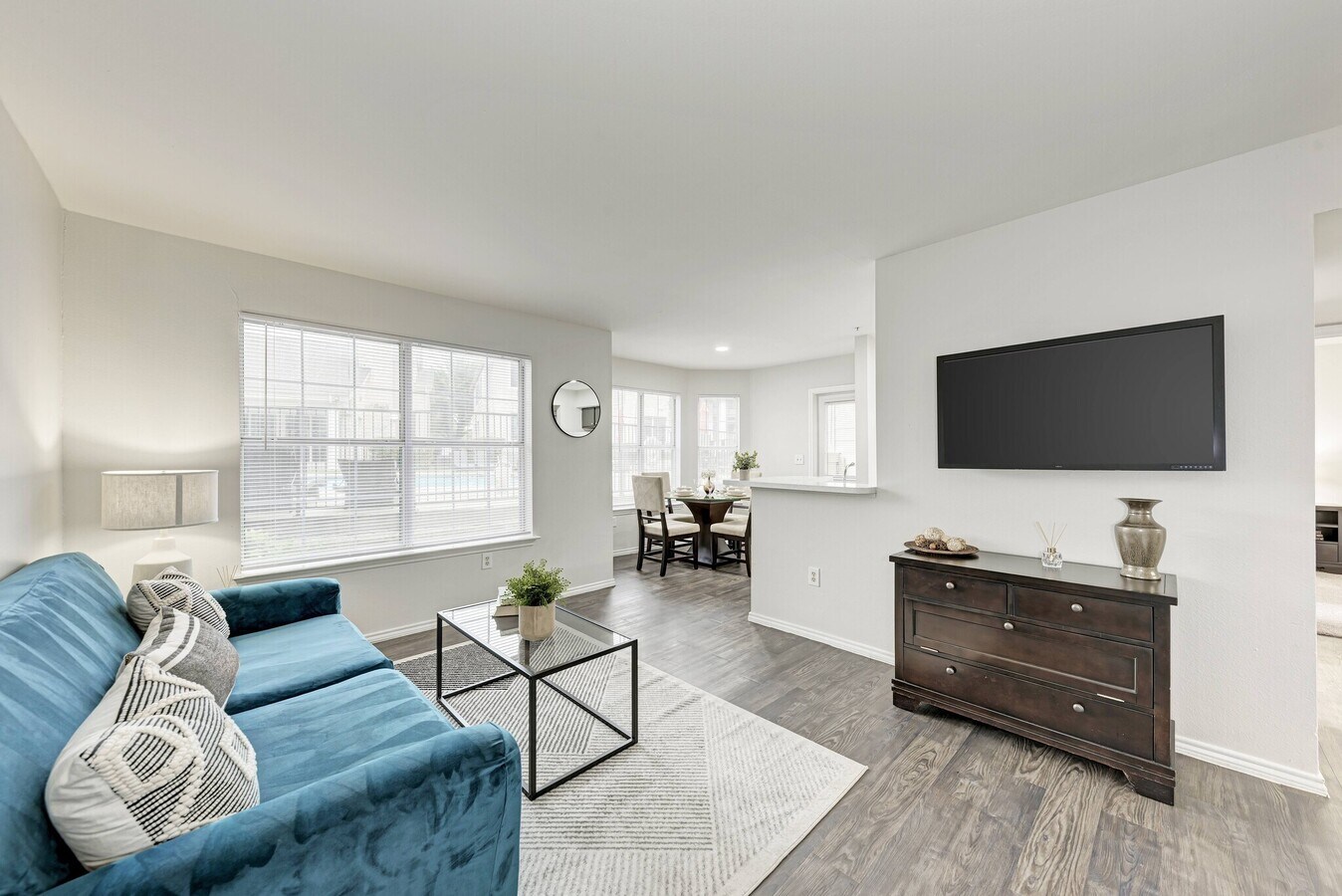 Photo - 605 Masterson Pass Unidad 1335