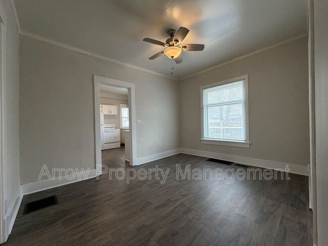 Photo - 2832 Dudley St