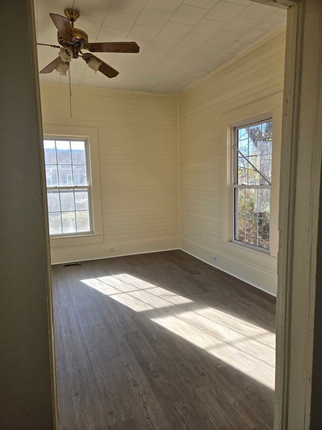 Photo - 203 Bailey St