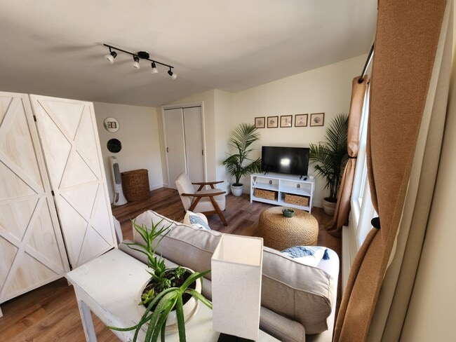 Photo - 815 E Curtis Ave Unidad APARTMENT B