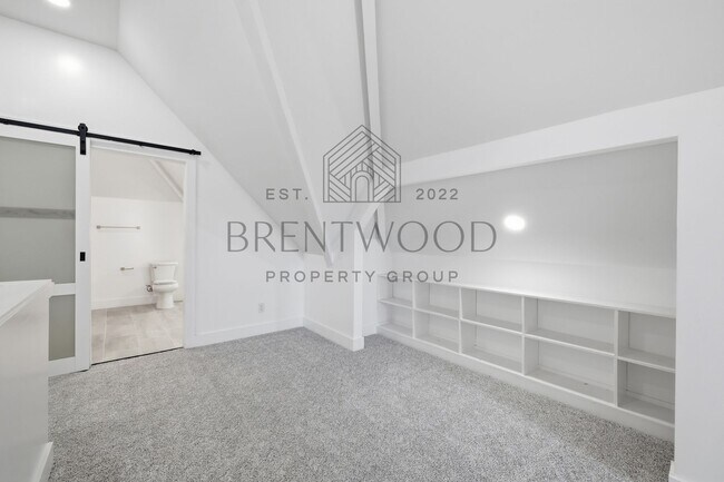 Photo - Contemporary 4bed/3bath with Private Yard