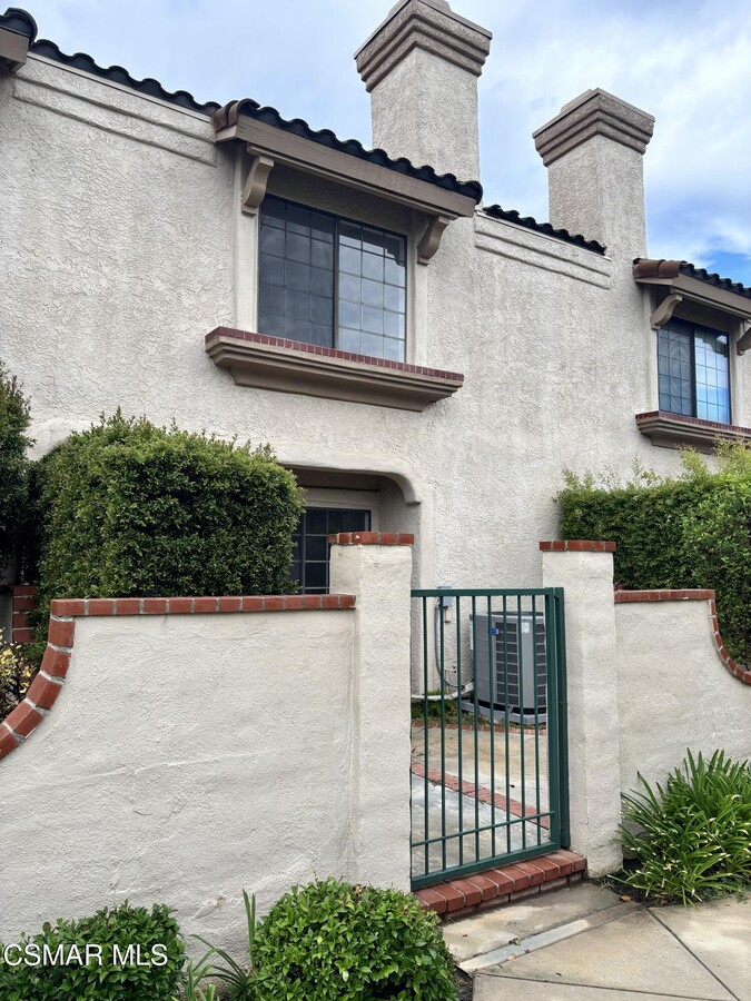 Photo - 460 Country Club Dr