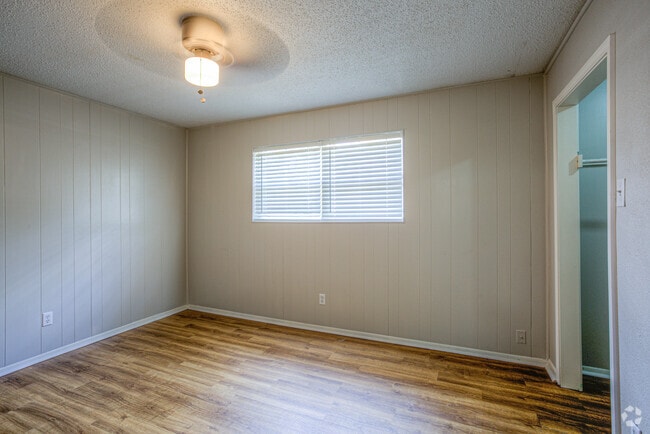 Bedroom - Woodland Apartments