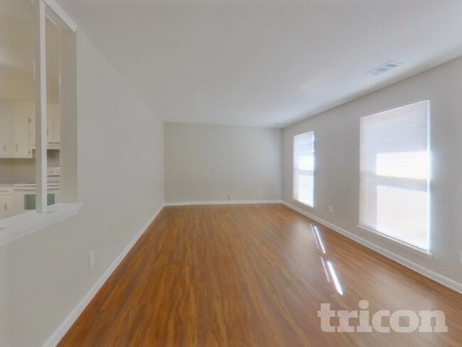 Photo - 10107 Cromarty Ln