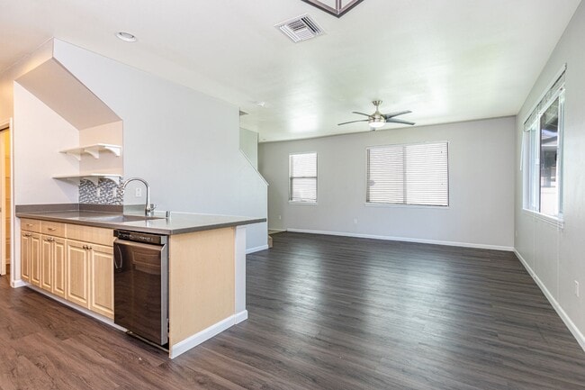 Photo - 3 bedroom, 2.5 bath, Garage Parkside by Ge...