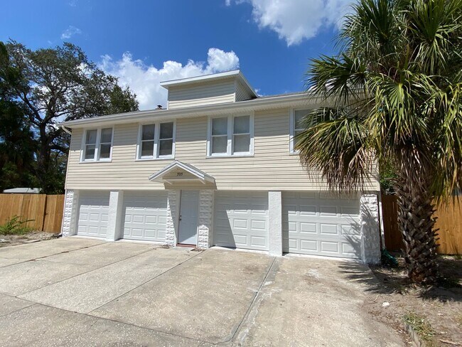 Photo - 18th Ave S Triplex Unit 3 (West)