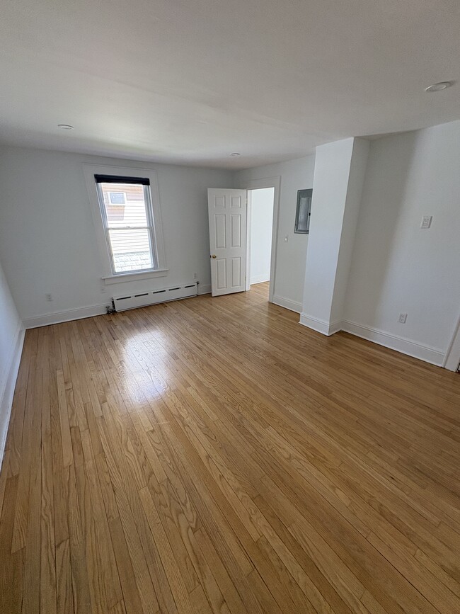 Photo - 2814 Weeks Ave Unidad 1