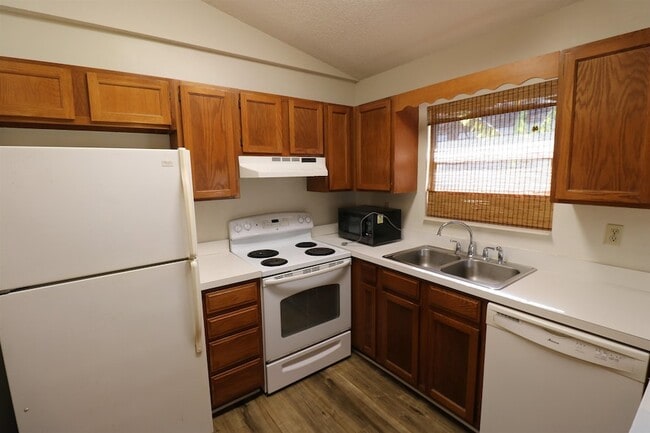 Photo - 1680 Asturias St