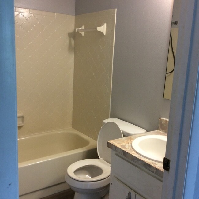 Photo - 2479 Statler Ave