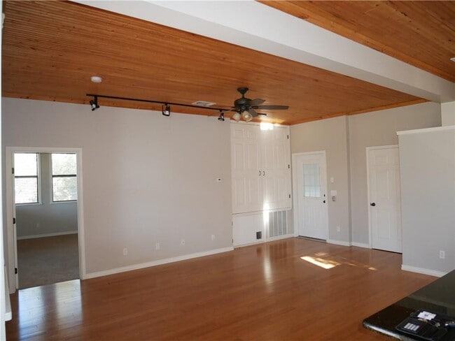 Photo - 16216 Stewart Rd Unit B