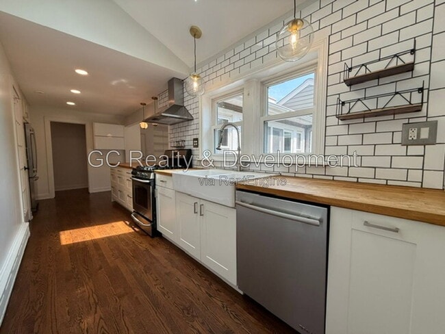 Photo - 255 Crest Rd