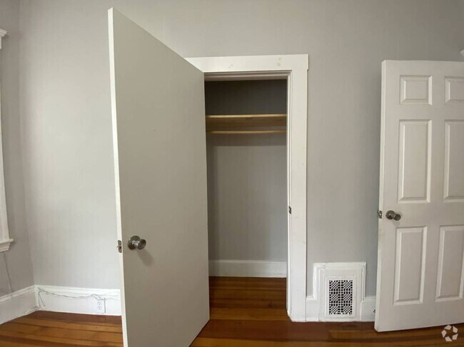 Building Photo - 19 Roseclair St Unit 3 Rental