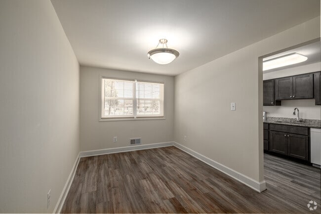 3BR, 1BA - 1,768SF - Dining Room - Foxridge Townhomes