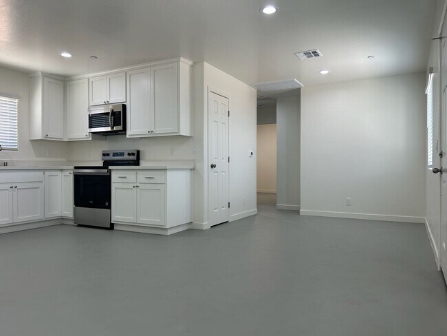 1340 W Mariposa Ave Unit 1340-A W. Mariposa Ave.