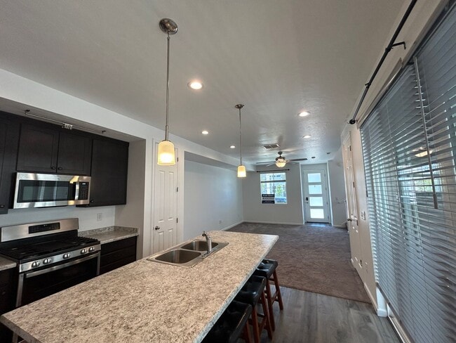 Photo - 3 Bedroom 2.5 Bathroom Townhouse in Payson, Utah!