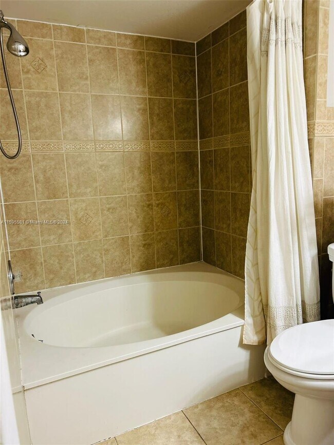 Photo - 103 Weybridge Cir