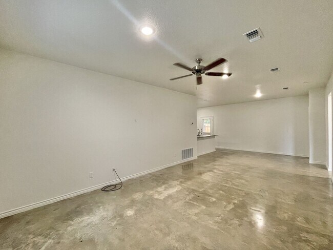 Photo - 1811 Emma Naylor Ct Unit B