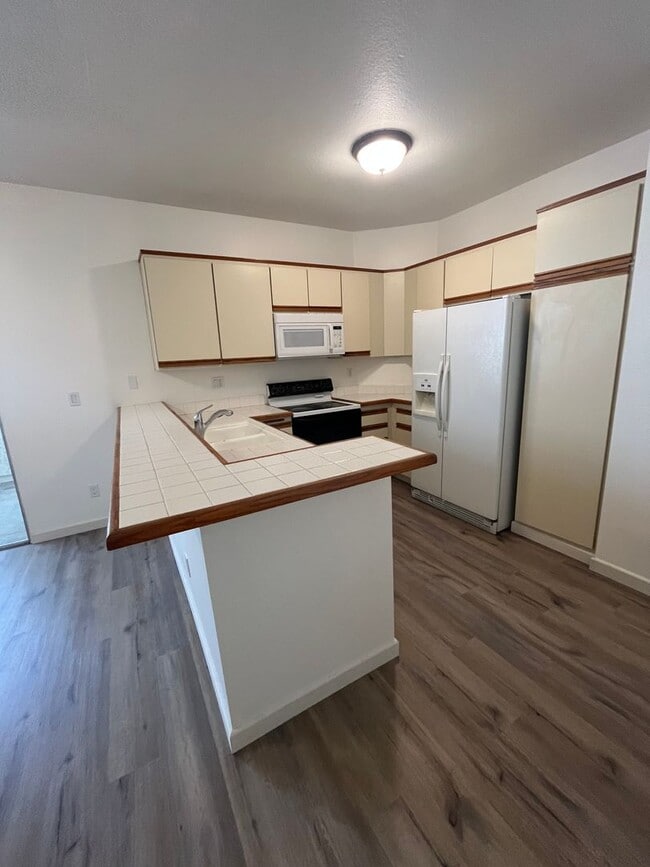 Photo - Camelot Community Downstairs 2 Bedroom Con...