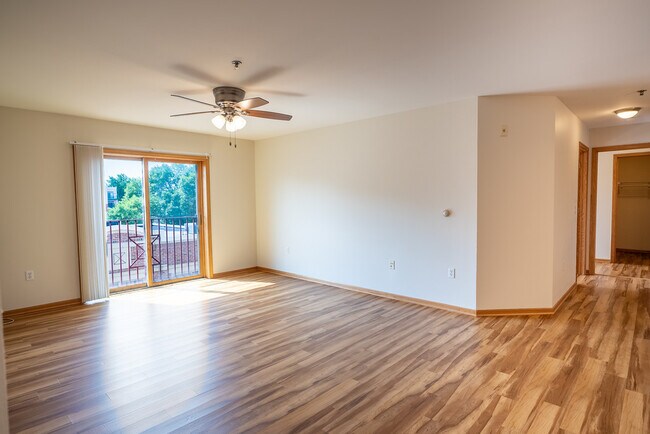 Photo - Washington Court Apartments