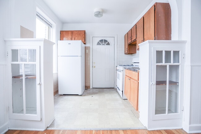 Building Photo - 4735 W Addison St Unit #2B