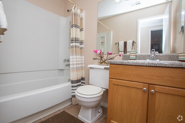 2BR, 2BA - 1090SF - Rosemont Bentley