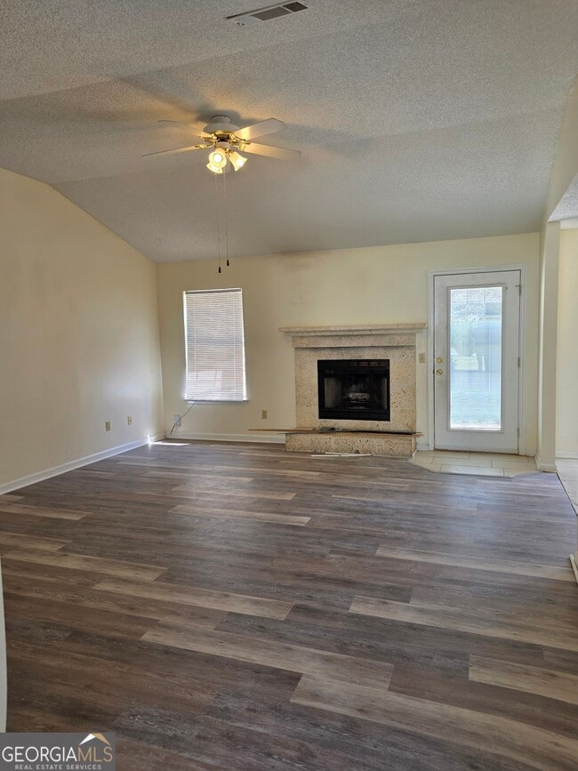 Photo - 107 Lake Wellington Dr