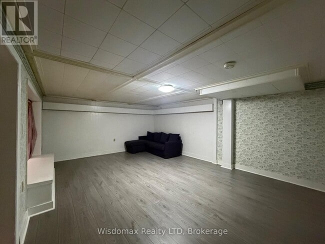 Photo - 33 Adelene Crescent