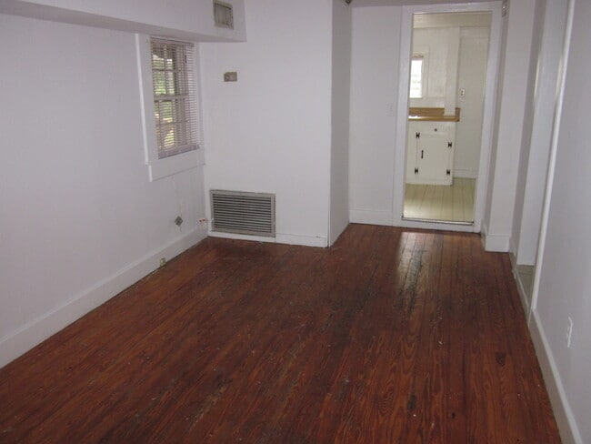 Photo - 2 Bed/1 Bath Duplex Close to Campus on NW ...