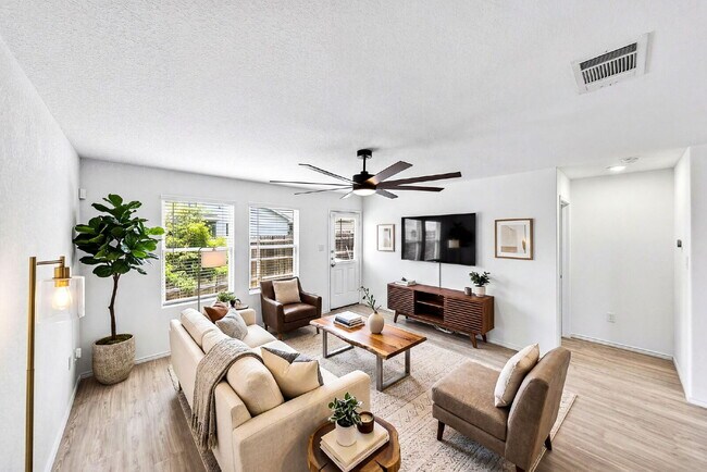 UP TO 1 MONTH FREE RENT!!! No Stairs, No Carpet, No Compromises.