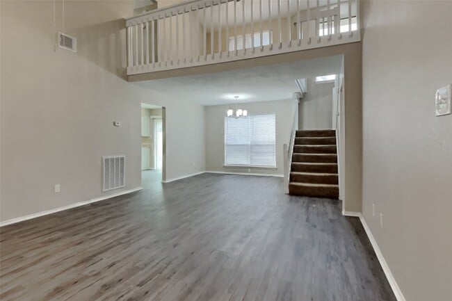 Photo - 16907 Spruce Run Dr