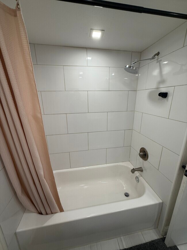 2nd Bathrom - 5865 37th Ave N