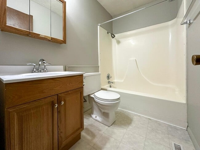 Photo - 2130 Essex Rd