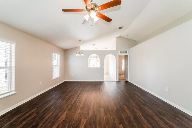 Photo - 924 Brenton Leaf Dr