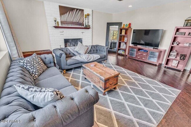 Photo - 1360 Mark Ave