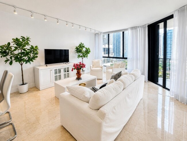 Building Photo - 520 Brickell Key Dr Unit A1710