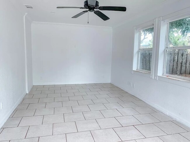 Photo - 3525 19th St W